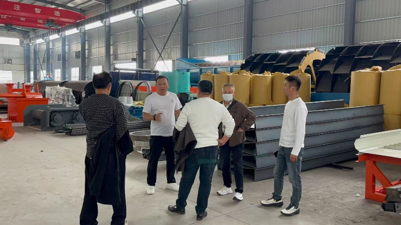 Pietryčių Azijos klientai perka aliuvinio aukso plovimo įrangą